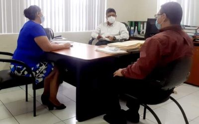 GERENTE DE LA EPMAPAQ RECIBE EN SU OFICINA A LA CONCEJAL MARISOL AYALA.