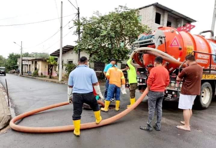 SE REALIZÓ MANTENIMIENTO AL SISTEMA DE ALCANTARILLADO EN LA PARROQUIA NICOLÁS.