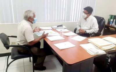 EL PRINCIPAL DE LA EPMAPAQ ATIENDE DESDE MUY TEMPRANO EN LA MAÑANA A LOS USUARIOS.