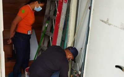 LA EPMAPAQ CONTINÚA CON EL MANTENIMIENTO Y LIMPIEZA DE GUÍAS DOMICILIARIAS EN QUEVEDO .