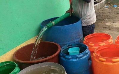 EL TANQUERO MUNICIPAL ENTREGA AGUA EN LA FABELA Y BALDRAMINA