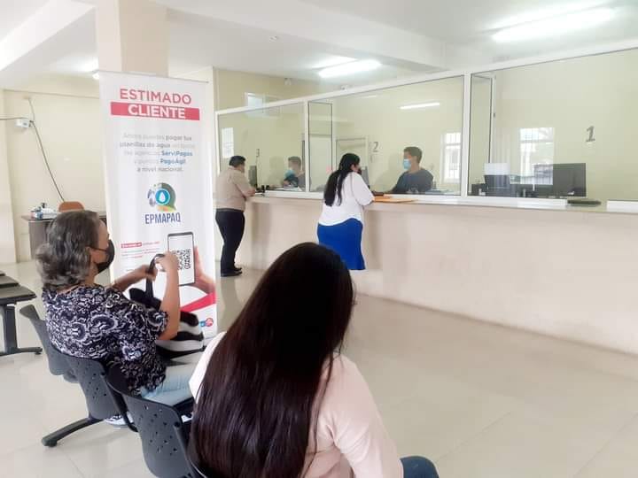 ÁREA GRANDE Y DE CONFORT PARA LAS VENTANILLAS PRINCIPALES DE COBRO.