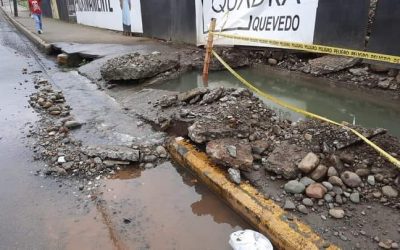 HOY QUEDA REPARADA FUGA DE AGUA EN LA WALTER ANDRADE.