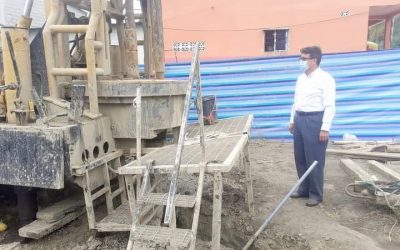 GERENTE DE LA EPMAPAQ SUPERVISA TRABAJOS EN EL NUEVO POZO PROFUNDO DE SAN CARLOS.
