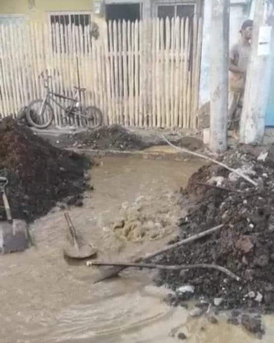 GUÍAS CLANDESTINAS CUASAN PROBLEMAS DE PRESIÓN DE AGUA EN LA PARROQUIA 24 DE MAYO.