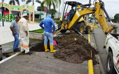 HOY LA EPMAPAQ REALIZA REPARACIÓN DE FUGAS DE AGUA EN LA ESPERANZA.