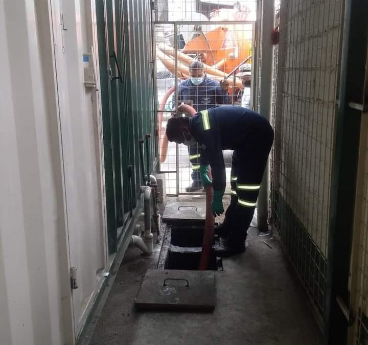 MANTENIMIENTO DE SISTEMA SANITARIO EN LA PLAZOLETA DE COMIDA DE LA PARROQUIA QUEVEDO.