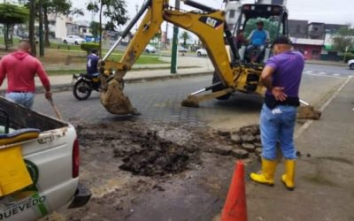 LA EPMAPAQ SIGUE REPARANDO FUGAS DE AGUA POTABLE EN QUEVEDO .