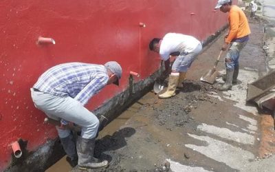 SE EJECUTAN TRABAJOS DE ALCANTARILLADO PLUVIAL JUNTO A TOYOCOSTA.