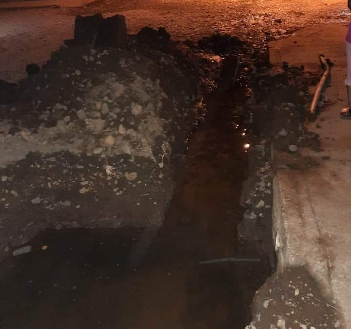 GUÍA CLANDESTINA PROVOCA FUGA DE AGUA Y DESABASTECIMIENTO DEL LÍQUIDO VITAL EN LA 20 DE FEBRERO