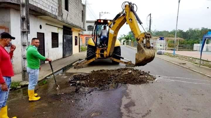 SE RAPARA FUGA DE AGUA EN LA CIUDADELA MI PAÍS