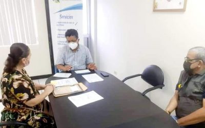 GERENTE DE LA EPMAPAQ AYUDA A USUARIOS CON ALTERNATIVAS DE SOLUCIÓN.
