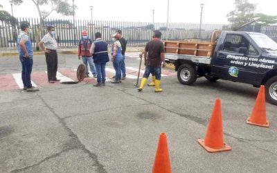 GERENTE DE LA EPMAPAQ SUPERVISA TRABAJOS DE ALCANTARILLADO SANITARIO .