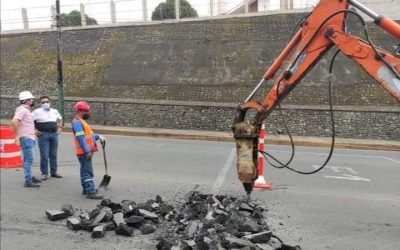 EL GERENTE DE LA EPMAPAQ SUPERVISA TRABAJOS DEL PUENTE DESNIVEL DESDE MUY TEMPRANO EN LA MAÑANA.