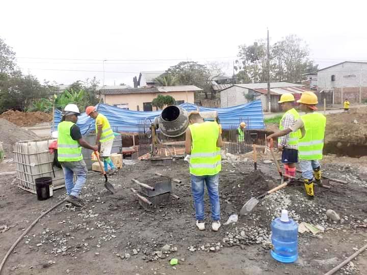 GERENTE DE LA EPMAPAQ CONTINÚA SUPERVISANDO TRABAJOS DEL NUEVO POZO PROFUNDO DE SAN CARLOS.