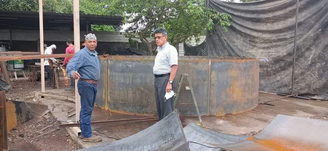 GERENTE DE LA EPMAPAQ SUPERVISA TRABAJOS DE CONSTRUCCIÓN DEL TANQUE ELEVADO PARA EL NUEVO POZO PROFUNDO DE SAN CARLOS.