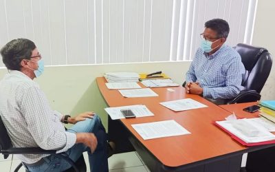 INVERSIONISTA DE LA URBANIZACIÓN VILLA HERMOSA VISITA AL GERENTE DE LA EPMAPAQ.