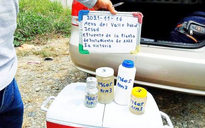 TOMAS DE MUESTRAS DE AGUA RESIDUAL EN LA PTAR DE LA LOTIZACIÓN LA VICTORIA PARA GARANTIZAR SU SISTEMA.