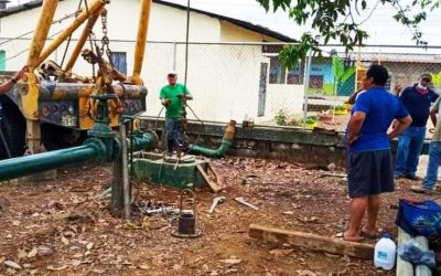 CON LA SUPERVISIÓN DEL GERENTE DE LA EPMAPAQ SE REALIZA MANTENIMIENTO EN EL POZO PROFUNDO DE LA BALDRAMINA ALTA.