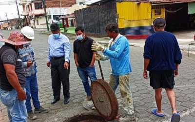 CENTRO COMERCIAL LA QUADRA AVANZA CON LINEAMIENTOS DEL GERENTE DE LA EPMAPAQ EN TEMAS DEL AGUA POTABLE Y ALCANTARILLADO.