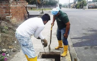 LA EPMAPAQ REALIZA MANTENIMIENTO AL SISTEMA DE ALCANTARILLADO DE LA PARROQUIA LA ESPERANZA