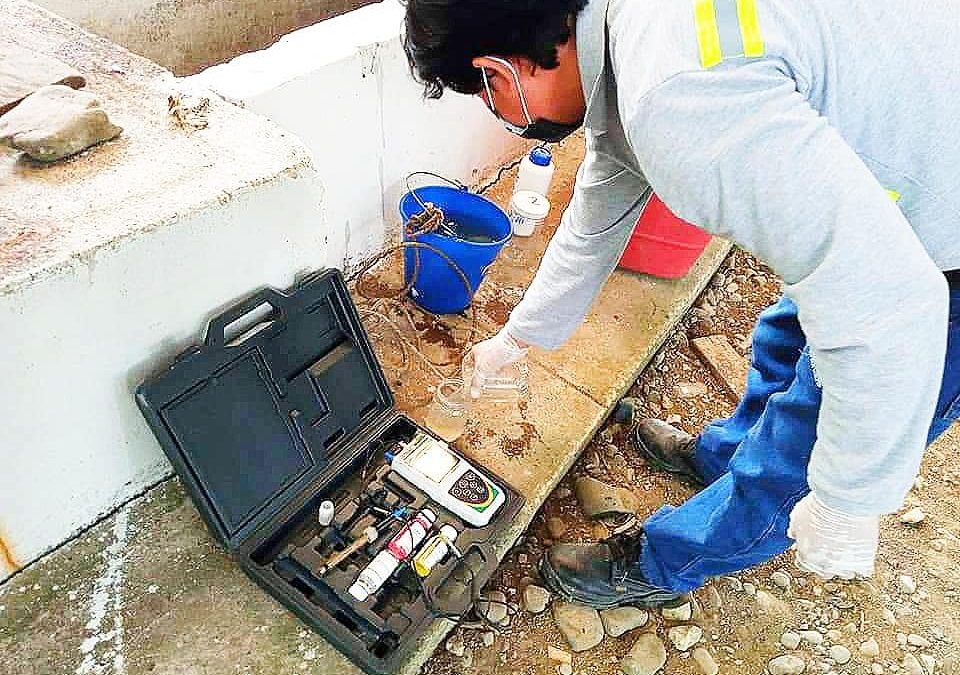 TOMAS DE MUESTRAS DE AGUA RESIDUAL EN LA PTAR DE LA ESPERANZA PARA GARANTIZAR SU SISTEMA