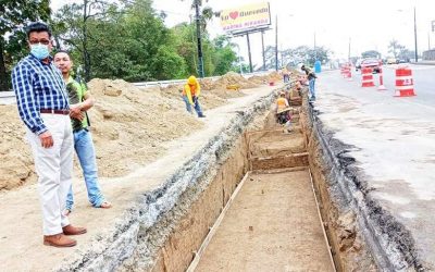 GERENTE DE LA EPMAPAQ CONTINÚA SUPERVISANDO LOS TRABAJOS EN EL PUENTE DESNIVEL DE LA AVENIDA WALTER ANDRADE.