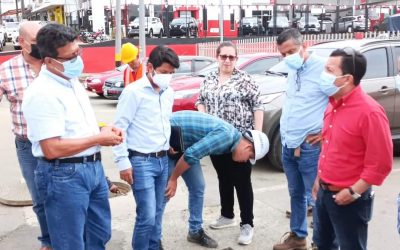 ALCALDE DE QUEVEDO, GERENTE DE LA EPMAPAQ, DIRECTOR DE OOPP Y CONTRATISTAS REVISAN LOS SISTEMAS DE ALCANTARILLADO Y AGUA POTABLE EN LA ZONA DEL PUENTE DESNIVEL