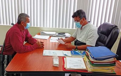 GERENTE DE LA EPMAPAQ RECIBE SOLICITUD DE LA UNIDAD EDUCATIVA JUAN LEON MERA