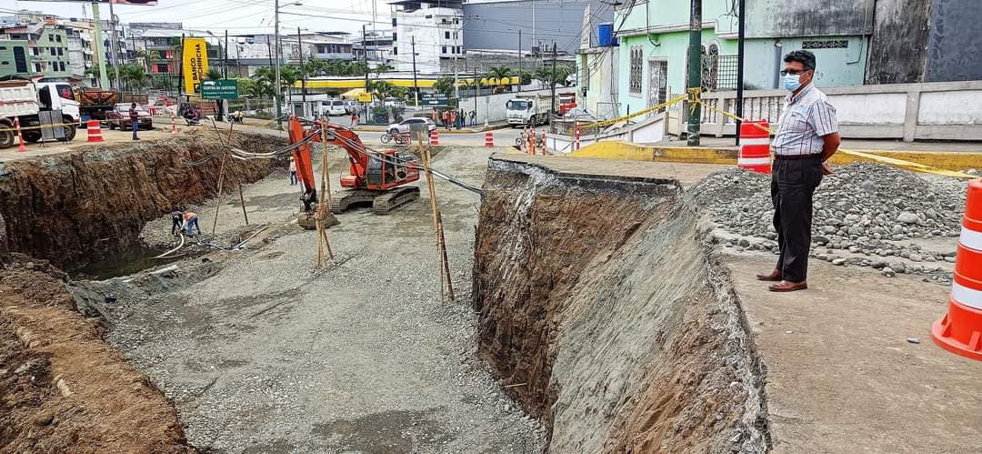 PERMANENTEMENTE EL PRINCIPAL DE LA EPMAPAQ SUPERVISA TRABAJOS EN EL PUENTE A DESNIVEL Y PASO DEPRIMIDO DE LA AVENIDA WALTER ANDRADE