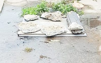 SE LIMPIA ALCANTARILLA EN LA VIVA ALFARO