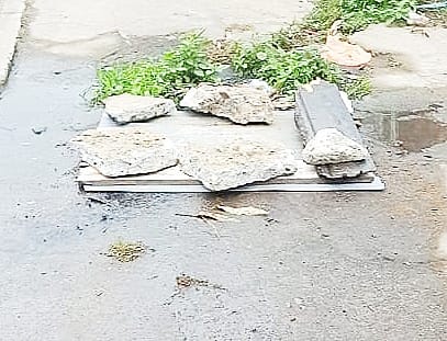 SE LIMPIA ALCANTARILLA EN LA VIVA ALFARO