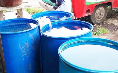 LA EPMAPAQ ENTREGA AGUA CON EL TRANQUERO MUNICIPAL A SECTORES QUE SE LES ESTÁ INTERVINIENDO PARA MEJORAR EL SISTEMA