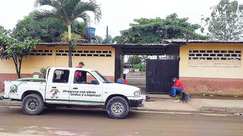 SE REALIZA MANTENIMIENTO AL SISTEMA DE AGUA POTABLE Y ALCANTARILLADO DEL COLEGIO JUAN LEÓN MERA