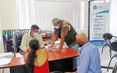 GERENTE DE LA EPMAPAQ DA SOLUCIONES A PROBLEMA DE USUARIOS