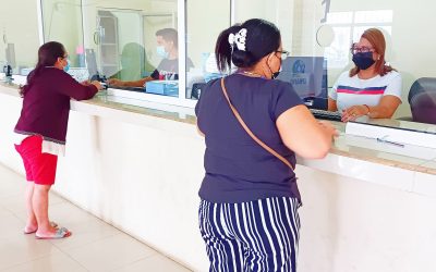LAS VENTANILLAS DE COBRO ESTÁN EN UNA ÁREA GRANDE Y DE CONFORT