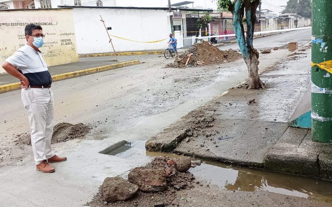 LA EPMAPAQ REALIZÓ MANTENIMIENTO AL SISTEMA DE ALCANTARILLADO EN LA CALLE EUGENIO ESPEJO DE LA PARROQUIA SAN CRISTÓBAL.
