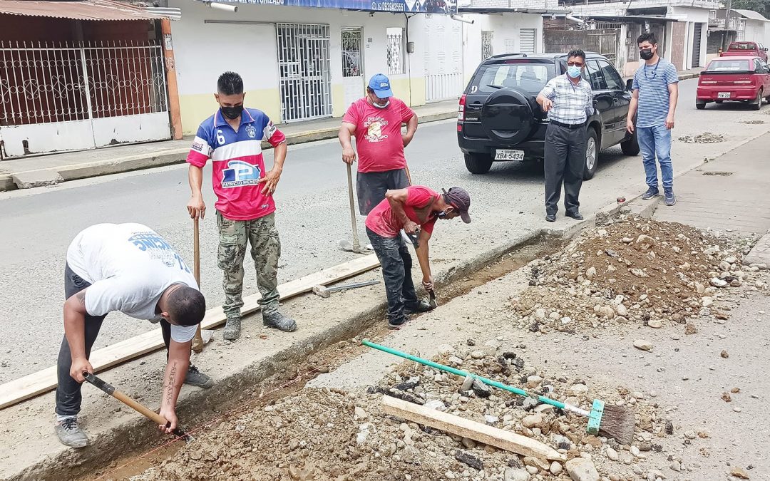 SE REALIZA MANTENIMIENTO DE ALCANTARILLADO A LA CALLE EUGENIO ESPEJO Y CALLES ALEDAÑAS