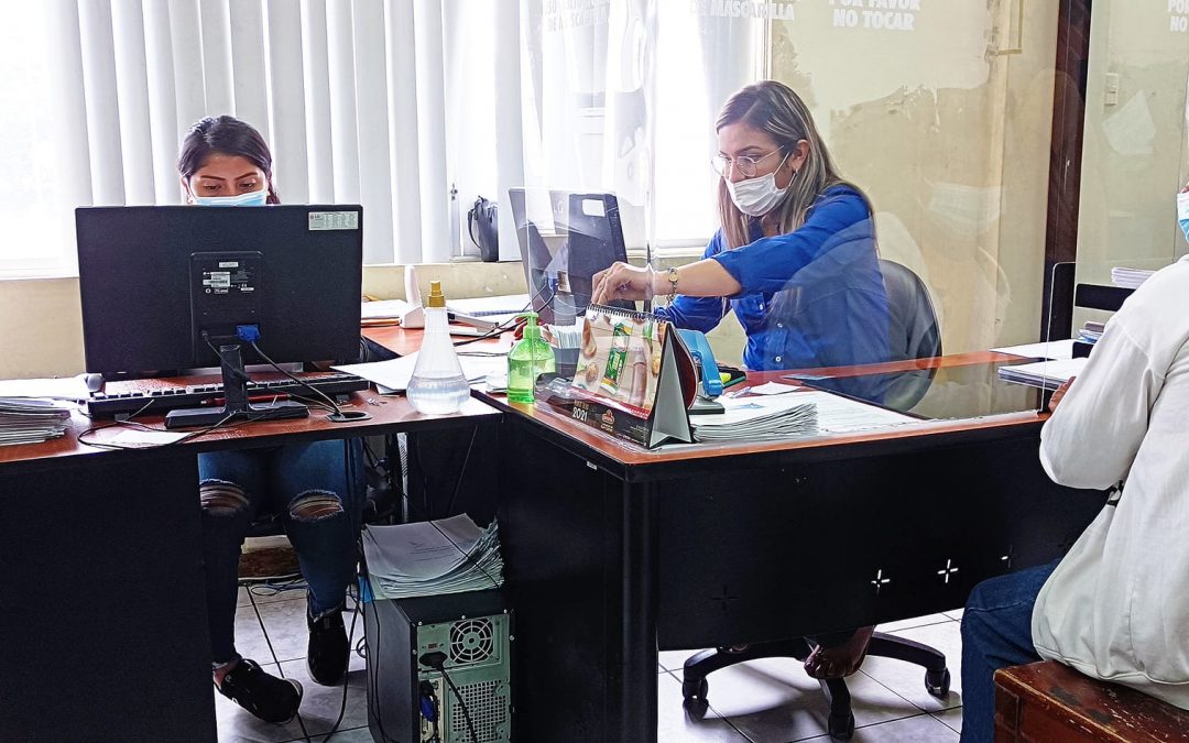 ÁREA ADMINISTRATIVA ATIENDE CON PRONTITUD Y EFICACIA