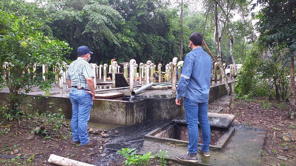 LA EPMAPAQ REALIZA EL DESAZOLVE EN LA PLANTA DE TRATAMIENTO DE AGUAS RESIDUALES DE LA PARROQUIA LA ESPERANZA.