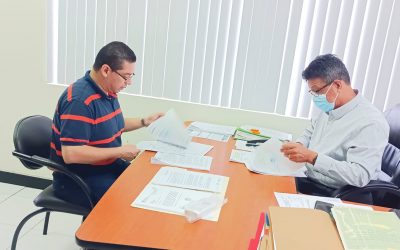 GERENTE GENERAL SE REÚNE CON DIRECTOR DE TALENTO HUMANO.