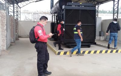 PERSONAL DE BOMBEROS DE QUEVEDO RECORREN LAS ESTACIONES DE BOMBEO DE AGUAS RESIDUALES DE SAN CAMILO.
