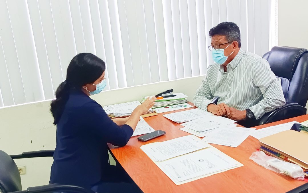 GERENTE GENERAL SE REÚNE CON SUBGERENTE COMERCIAL DESDE MUY TEMPRANO EN LA MAÑANA