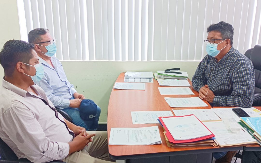 El GERENTE GENERAL SE REÚNE CON SUBGERENTE TÉCNICO Y CON EL TÉCNICO ENCARGADO DEL ALCANTARILLADO .
