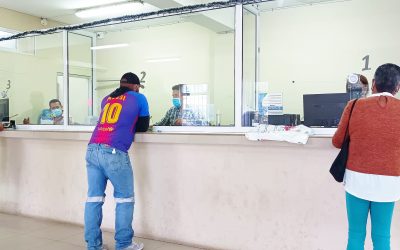 LAS VENTANILLAS DE COBRO ESTÁN EN UNA ÁREA GRANDE Y DE CONFORT