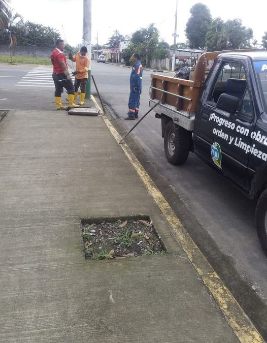 TRABAJOS DE MANTENIMIENTO DE ALCANTARILLADO EN LA ESPERANZA.