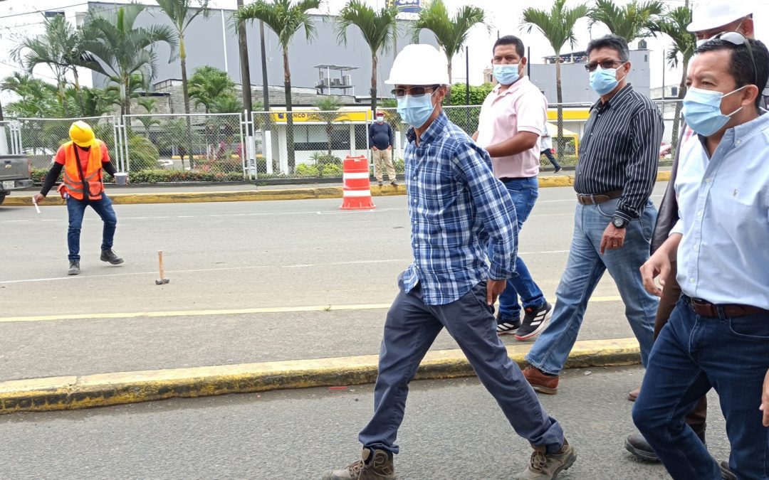 GERENTE GENERAL DE LA EPMAPAQ RECORRIÓ OBRA DEL PUENTE A DESNIVEL PARA QUEVEDO JUNTO AL ALCALDE