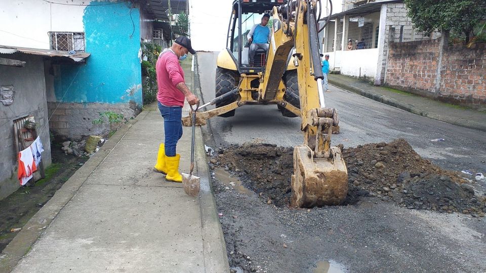 SE REALIZA LIMPIEZA DE LA RED DE AGUA POTABLE EN LA 20 DE FEBRERO