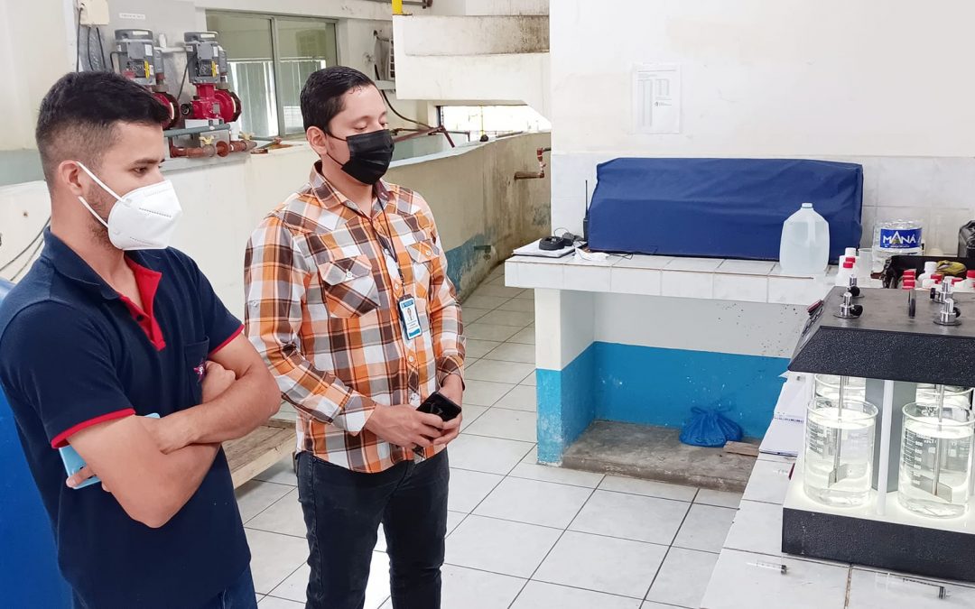 A TRAVÉS DE UN EQUIPO ESPECIAL SE DETERMINA DOSIS ÓPTIMA PARA EL TRATAMIENTO DE AGUA POTABLE EN QUEVEDO.