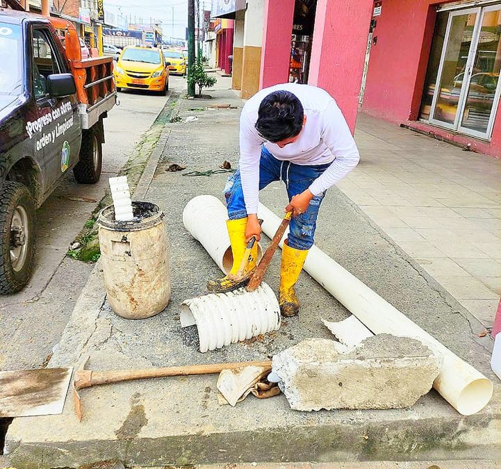 TRABAJOS DE ALCANTARILLADO SANITARIO EN SAN CAMILO.